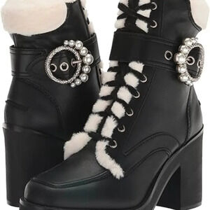 Karl Lagerfeld Paris women's Dottie Heeled Ankle Boot in Black. Sz: 6.5